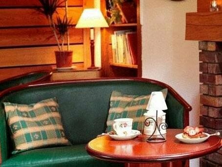 Auberge De La Croix Perrin, Book Hotel Hoteller i Rhône-Alps med parkering, Parkering