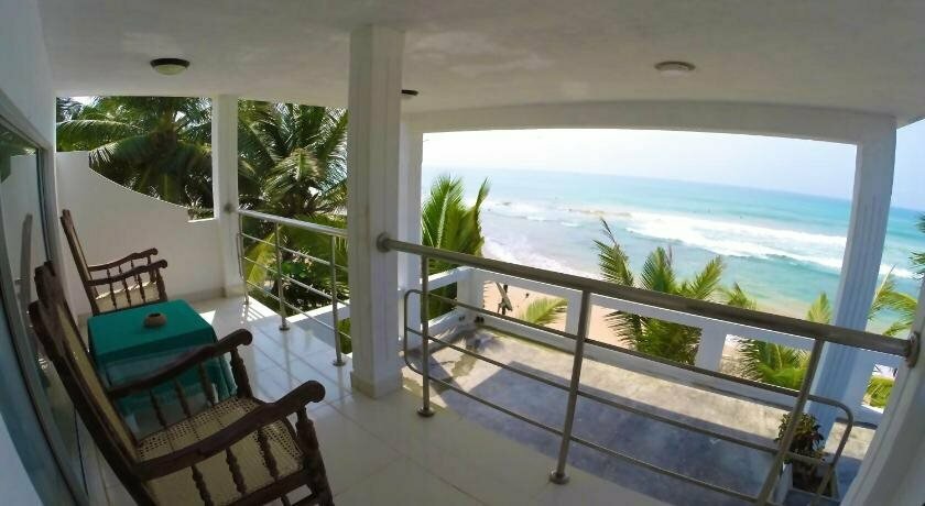 Royal Beach Hotel & Restaurant