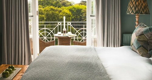 Chewton Glen Hotel, Rezervați Stațiune Hoteluri de afaceri în Merseyside, 4* 5*