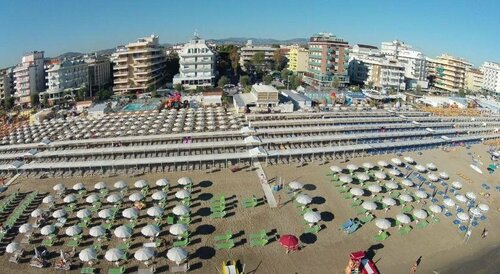 Hotel Roland, Забронировать Отель Отели Риччоне с завтраком, рядом с Улица Виале-Чеккарини, Завтраки