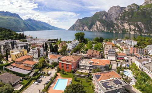 Brione Green Resort, Забронировать Курортный отель Отели Рива-дель-Гарды 3 звезды, 3*