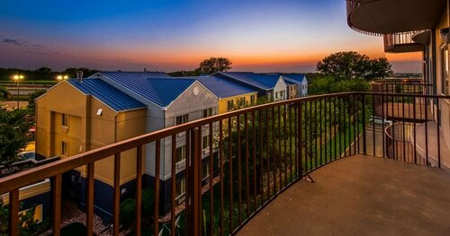 Orangewood Inn & Suites Kci