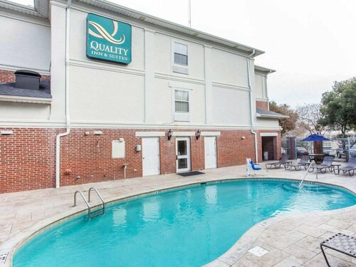 Comfort Inn & Suites Patriots Point, Забронировать Отель Маунт-Плезант Charleston Area