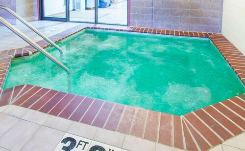 The Oasis Hotel & Bar, Buchen Sie Hotel Sheboygan Falls Wisconsin