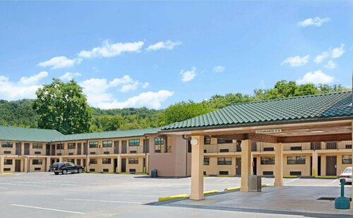 Days Inn by Wyndham Cherokee Near Casino, Забронировать Мини-отель Отели Чероки с бассейном, рядом с Museum of the Cherokee Indian, Бассейн