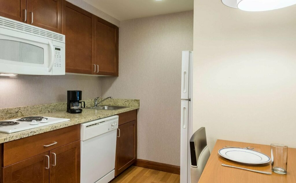 Homewood Suites by Hilton St. Louis Riverport - Airport West