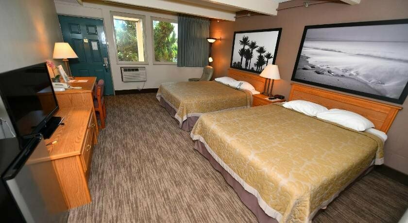 Costa Mesa Inn