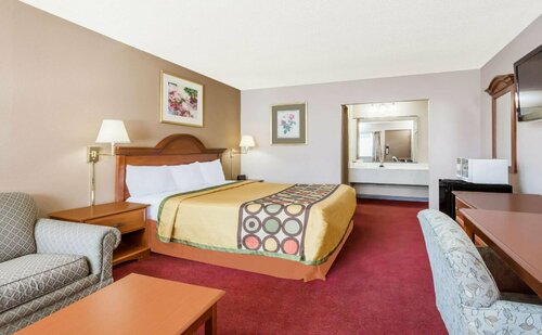 Super 8 by Wyndham Greensboro, Забронировать Мини-отель Гринсборо Северная Каролина, рядом с Поле для гольфа Gillespie