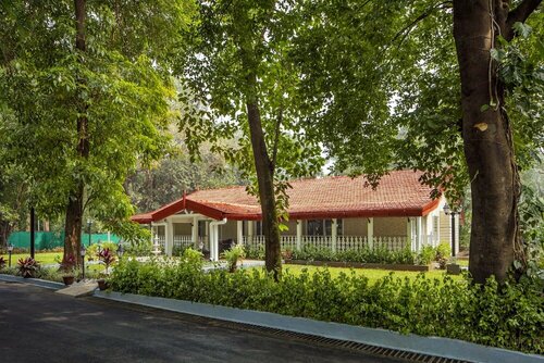 amã Stays & Trails Sluice House, Lonavala, Забронировать Вилла Лонавала штат Махараштра