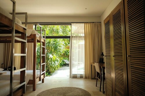 Wave House - Surf Camp, Rezerwuj Hostel Hostele w Badung, Hostel
