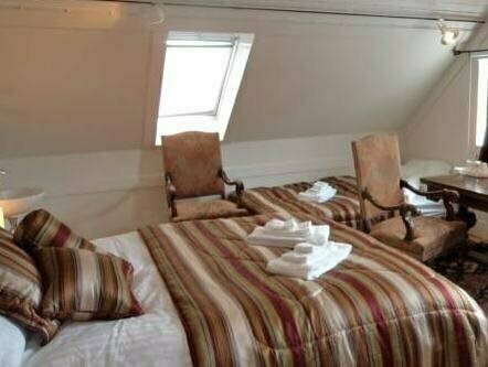 Harbourfront guesthouse, Забронировать Отель Хабнарфьордюр Хёвюдборгарсвайдид, рядом с Keilir Golf Club