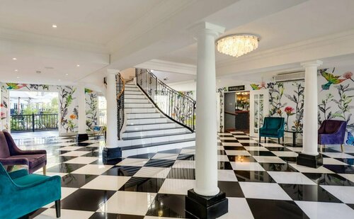 Protea Room Franschhoek Central, Забронировать Отель Франсхук Парл, рядом с Huguenot Memorial Museum