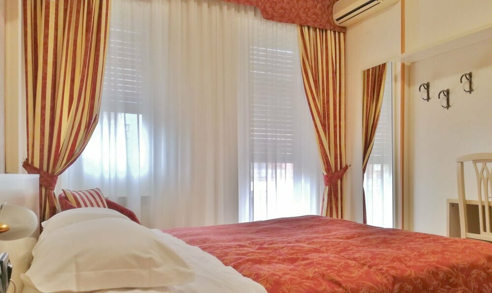 Gold Hotel