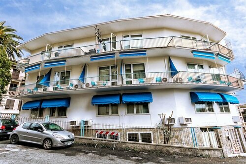 La Vela hotel, Buchen Sie Hotel Varraze Palmenriviera