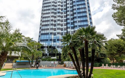 Hilton Los Angeles-Universal City, Забронировать Отель Юниверсал-Сити Лос-Анджелес, рядом с Юнивёрсал-Сити/Студио-сити