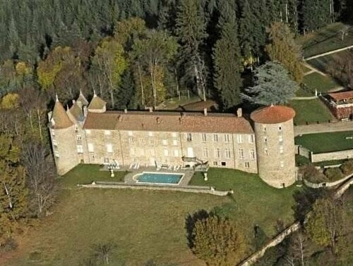 Château De Vollore, Book Bed and Breakfast Hoteller i Rhône-Alps med parkering, Parkering