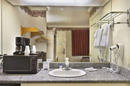 San Francisco Inn, Забронировать Отель Сан-Франциско Область залива Сан-Франциско, рядом с SF Armory