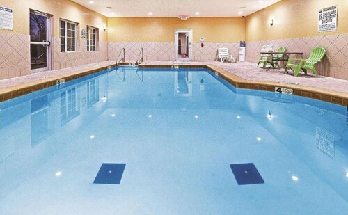 La Quinta Inn & Suites by Wyndham McAlester, Забронировать Отель Отели Мак-Алестера 3 звезды, 3*