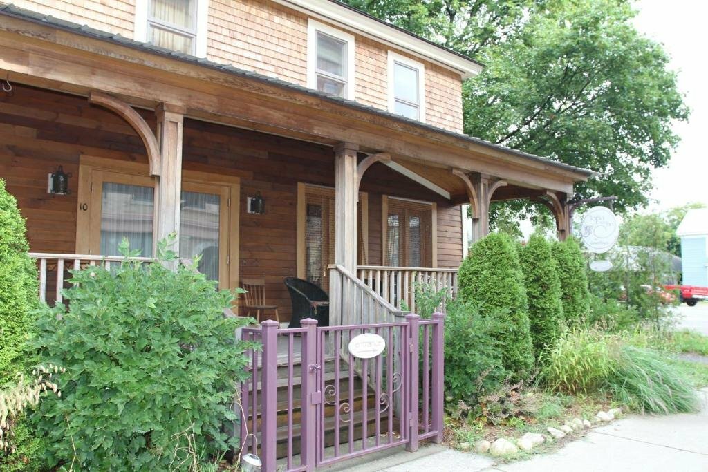 Topia Inn