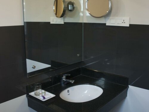S S Comfort Hotel, Varaa Hotelli  