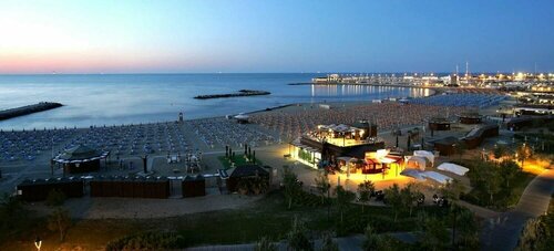 Hotel Nuovo Belvedere, Забронировать Отель Отели Сана Джулиано с парковкой, рядом с Пляж Rimini Marina, Парковка