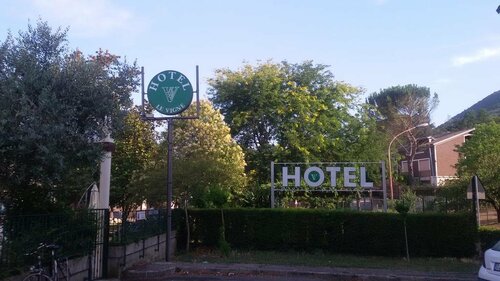 Hotel Le Vigne, Rezervați Hotel Contigliano Lazio