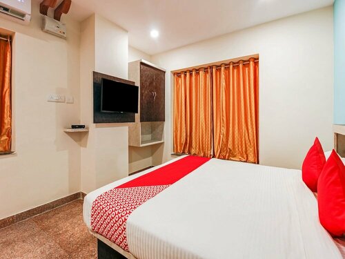 Super Townhouse Vaishnavi, Забронировать Отель Отели Hyderabad Region с парковкой, Парковка