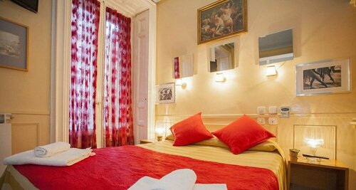 Hostal La Fontana, Забронировать Хостел центр города Мадрид, рядом с Театр Монументал