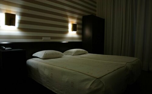 Hotel Universal, Забронировать Отель Недорогие отели Порту, рядом с Мост Дона Луиша I, недорого