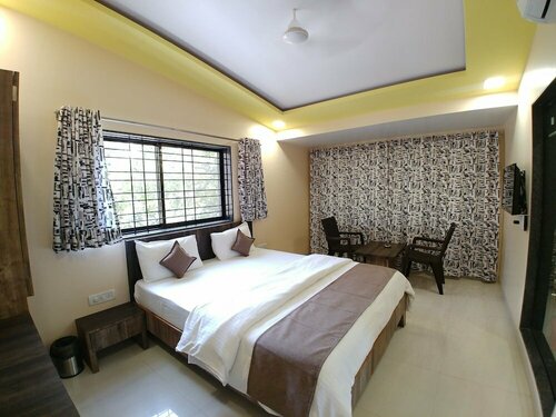 Hotel Mangal Residency Lonavala !! 600 Mts From Lonavala Railway Station !! Couple Friendly !!, Забронировать Отель Отели Лонавала с парковкой, рядом с Железнодорожный вокзал Лонавала, Парковка