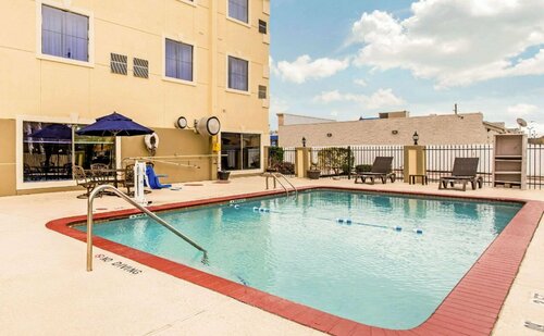 Comfort Inn & Suites Iah Bush Airport   East, Buchen Sie Hotel Hotels in Harris mit Parkplatz, Parkplätze