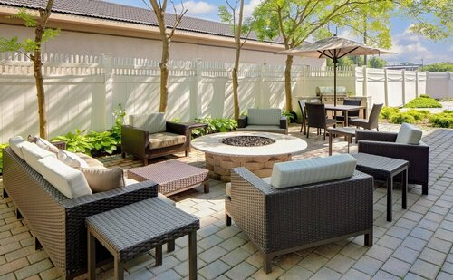 Courtyard by Marriott Long Island MacArthur Airport, 예약 호텔 롱콘코마 Long Island
