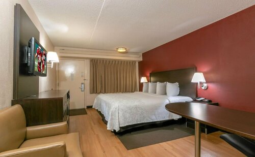 Red Roof Inn PLUS+ Statesville, Забронировать Отель Стейтсвилл Северная Каролина, рядом с Iredell Memorial Hospital