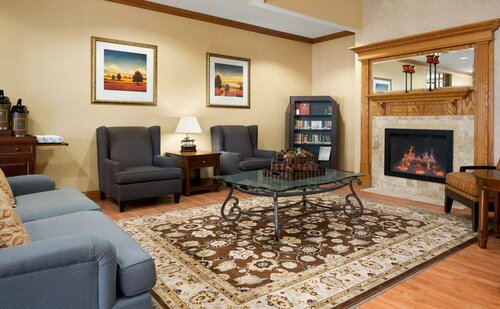 Comfort Inn & Suites Cuyahoga Falls - Akron, Забронировать Отель Отели Кайахога-Фолс с парковкой, Парковка