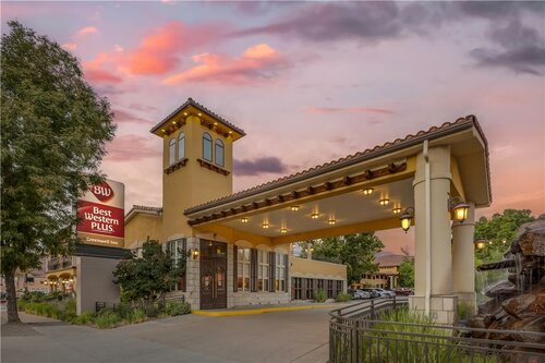 Best Western Plus Greenwell Inn, Забронировать Отель Отели Моав с парковкой, рядом с Информационный центр города Моаб, Парковка