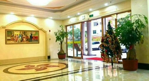 Longhui Business Hotel, Prenota Hotel Hotel a Guangdong con parcheggio, Parcheggio