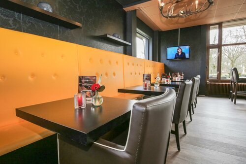 Fletcher Hotel Landgoed Huis te Eerbeek, Забронировать Отель Отели Ирбик с парковкой, Парковка