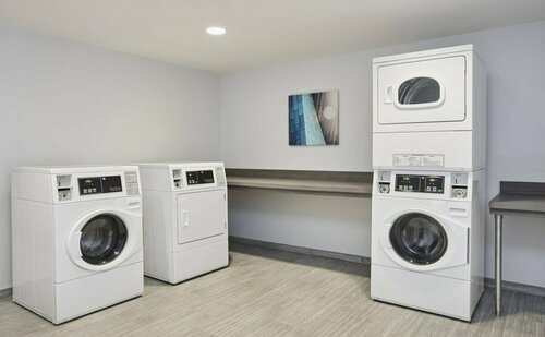SpringHill Suites by Marriott Milwaukee Downtown, Забронировать Отель Отели Милуоки с завтраком, рядом с Музей Харли-Дэвидсон, Завтраки
