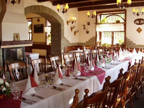 Penzion a Restaurace U Mámy, Reservar Hotel Hotéis em Moravia-Silesia com Estacionamento, Estacionamento