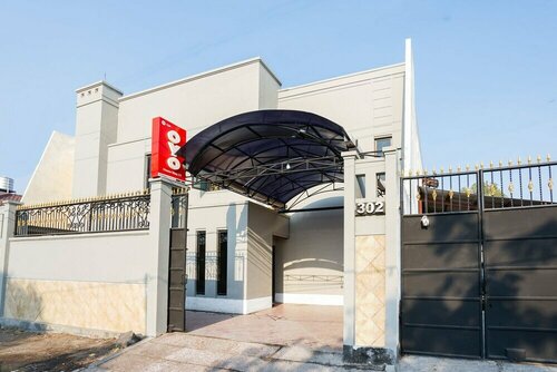 OYO 1281 Home Stay 83, Prenota Hotel Mulyorejo Surabaya