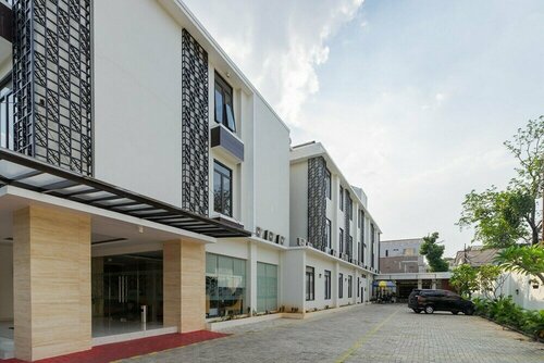 RedDoorz Plus near Lippo Mall Kemang 2, Book Hotel Hoteller i Jakarta med parkering, Parkering