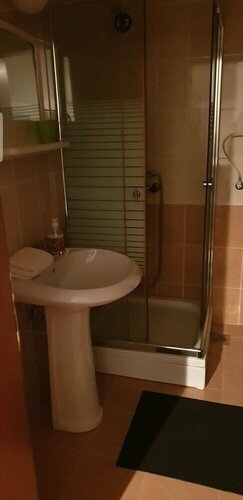 Apartman Krug, Забронировать Гостевой дом Отели Врнячка Бани с парковкой, Парковка