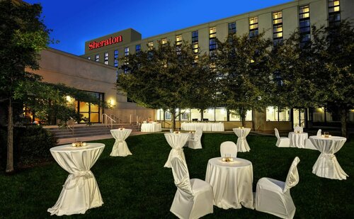 Sheraton Toronto Airport Hotel & Conference Centre, Забронировать Отель Этобико Торонто, рядом с Конгресс-центр Торонто