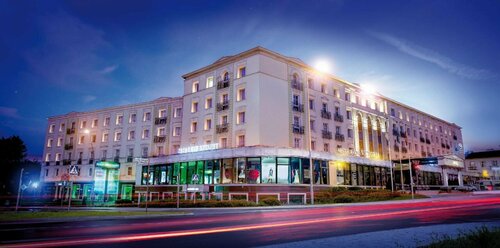 Best Western Grand Hotel, Забронировать Отель Отели Swietokrzyskie Moutains с парковкой, Парковка
