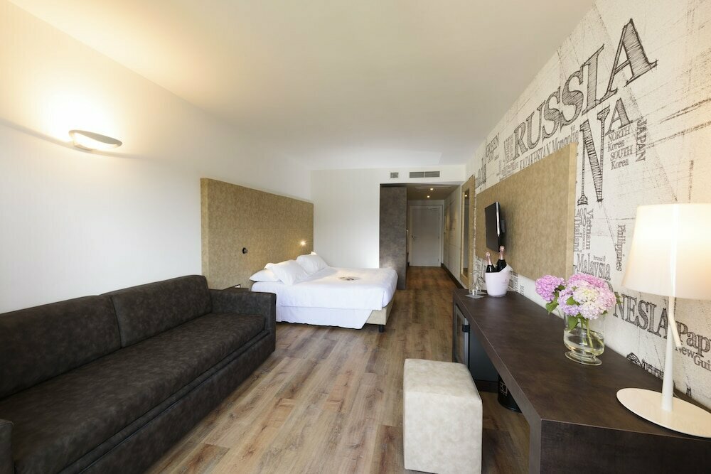 Bella Hotel & Restaurant