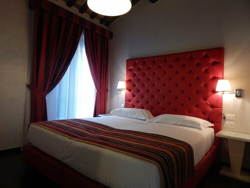 Hotel Nazionale, Забронировать Отель Отели Феррара с парковкой, рядом с Communal Theatre of Ferrara, Парковка