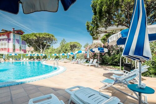 Hotel Principe, Забронировать Отель Отели Каорле с завтраком, рядом с Собор Каорле, Завтраки