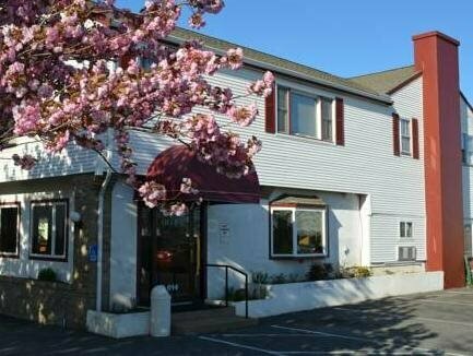 Hyannis Host Inn, Забронировать Отель Хайаннис Полуостров Кейп-Код, рядом с West Parish Meetinghouse