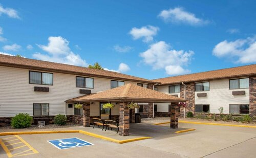 Days Inn and Suites Davenport East, Book Hotel Davenport 