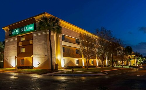La Quinta Inn by Wyndham Ft. Lauderdale Tamarac East, Забронировать Отель Отели Тамарак с бассейном, рядом с Oakland Shopping Center, Бассейн